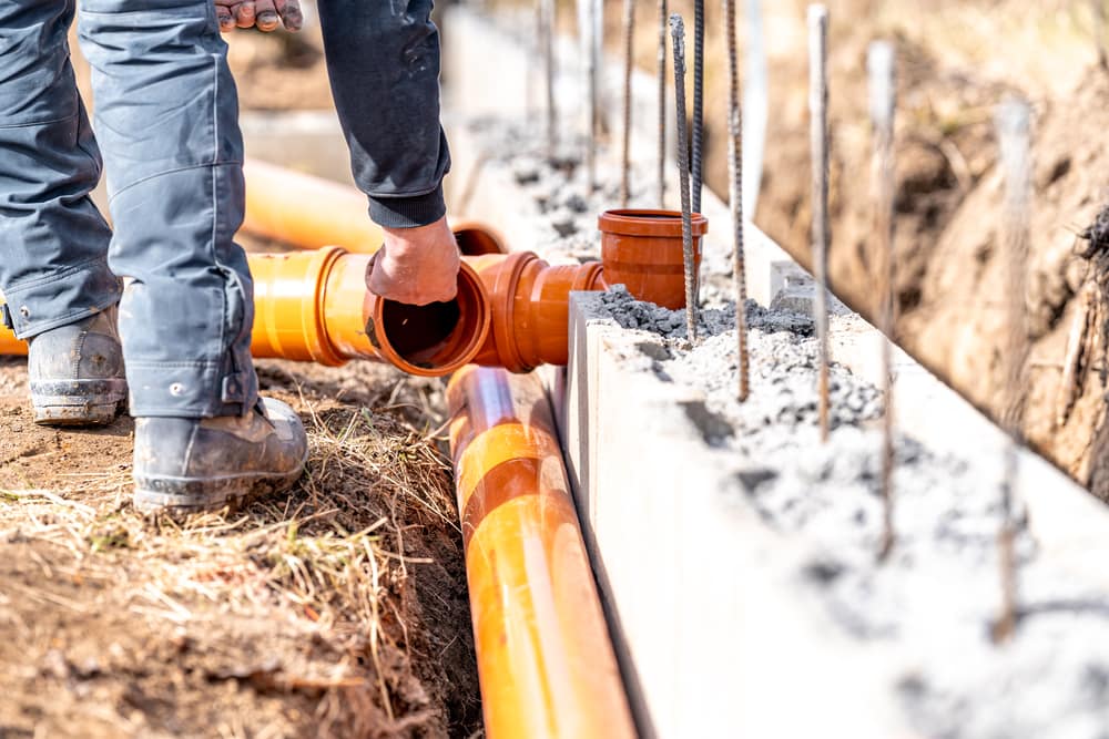 installation of a sewage plastic pipe