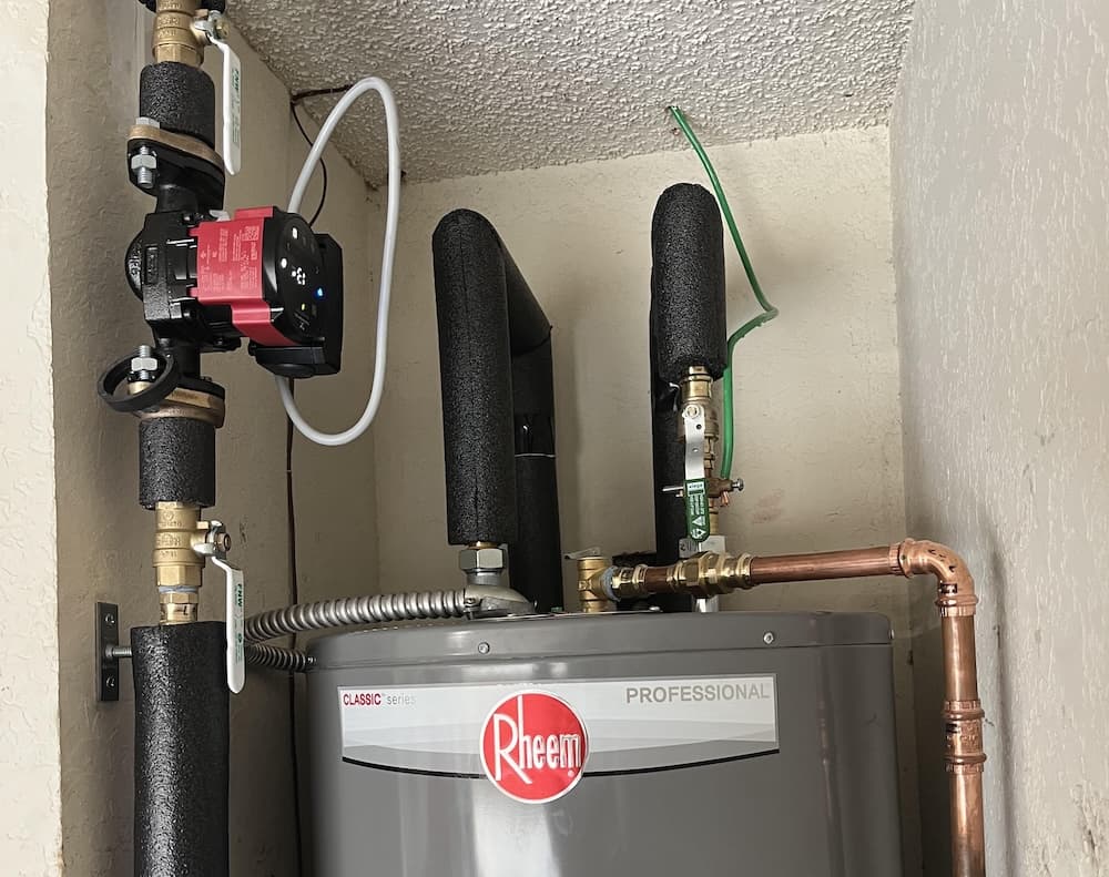 Gas Water Heater with Insulated Pipes